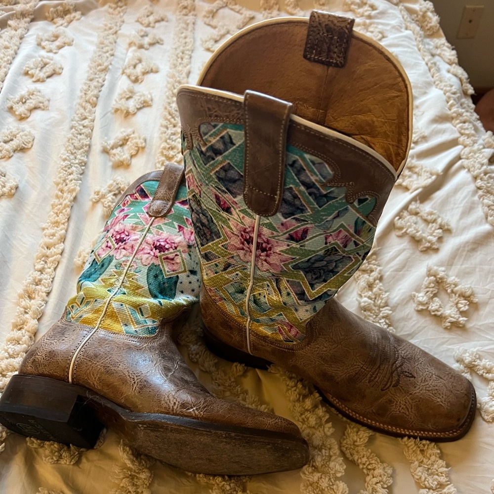 Roper Women's "Amore" Western Square Toe Cowboy Boot